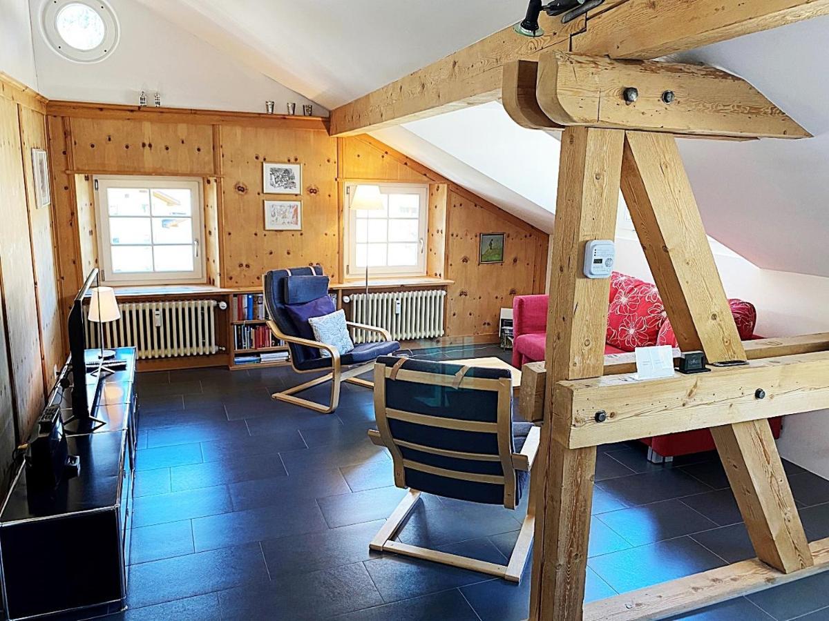 Alpenstil - 60m2 Dachstockwohnung Mit Garage - Bm186 * Pontresina